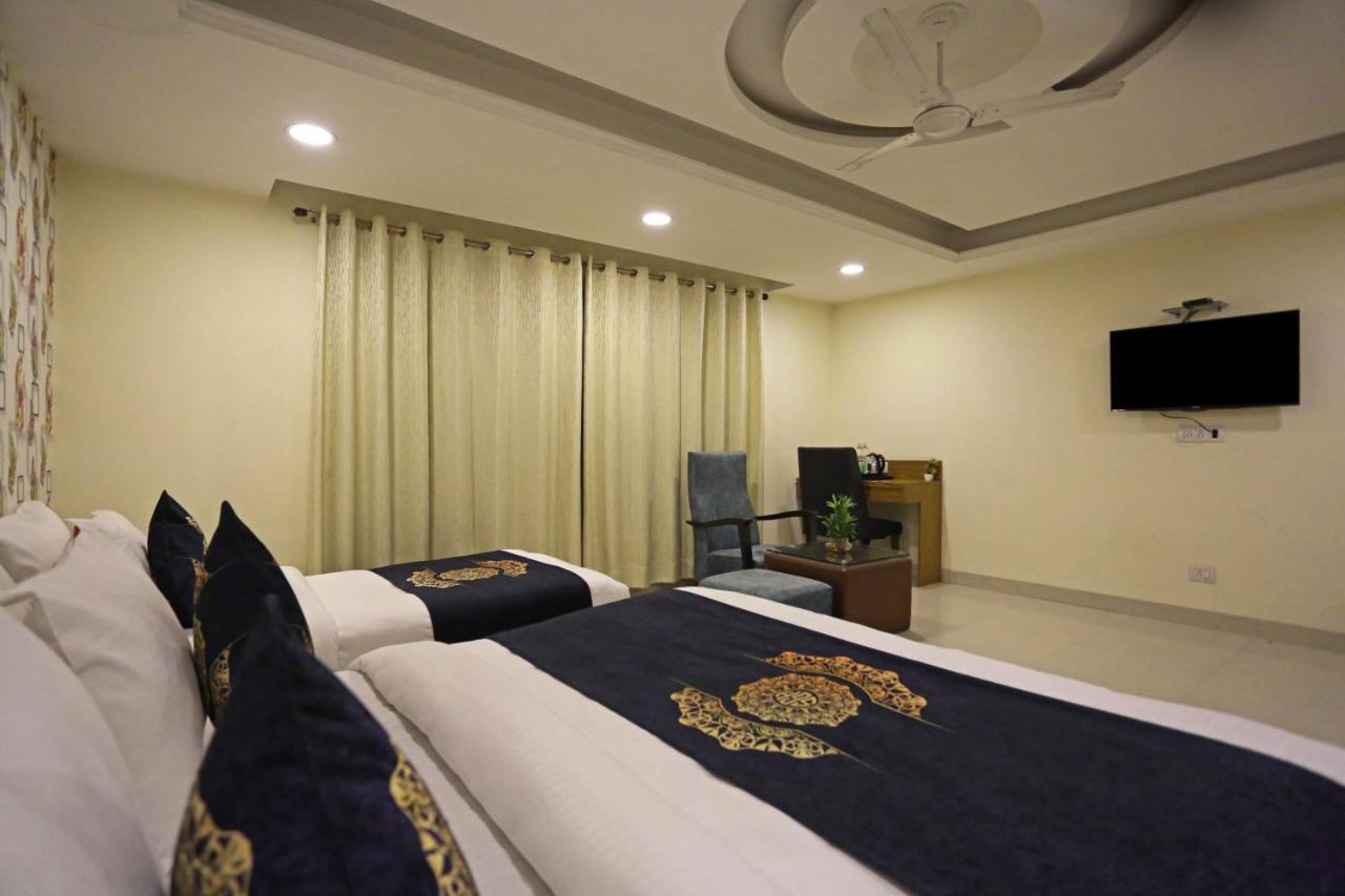 Hotel Grand Suites By D'Capitol Near Delhi Airport Нью-Дели Экстерьер фото