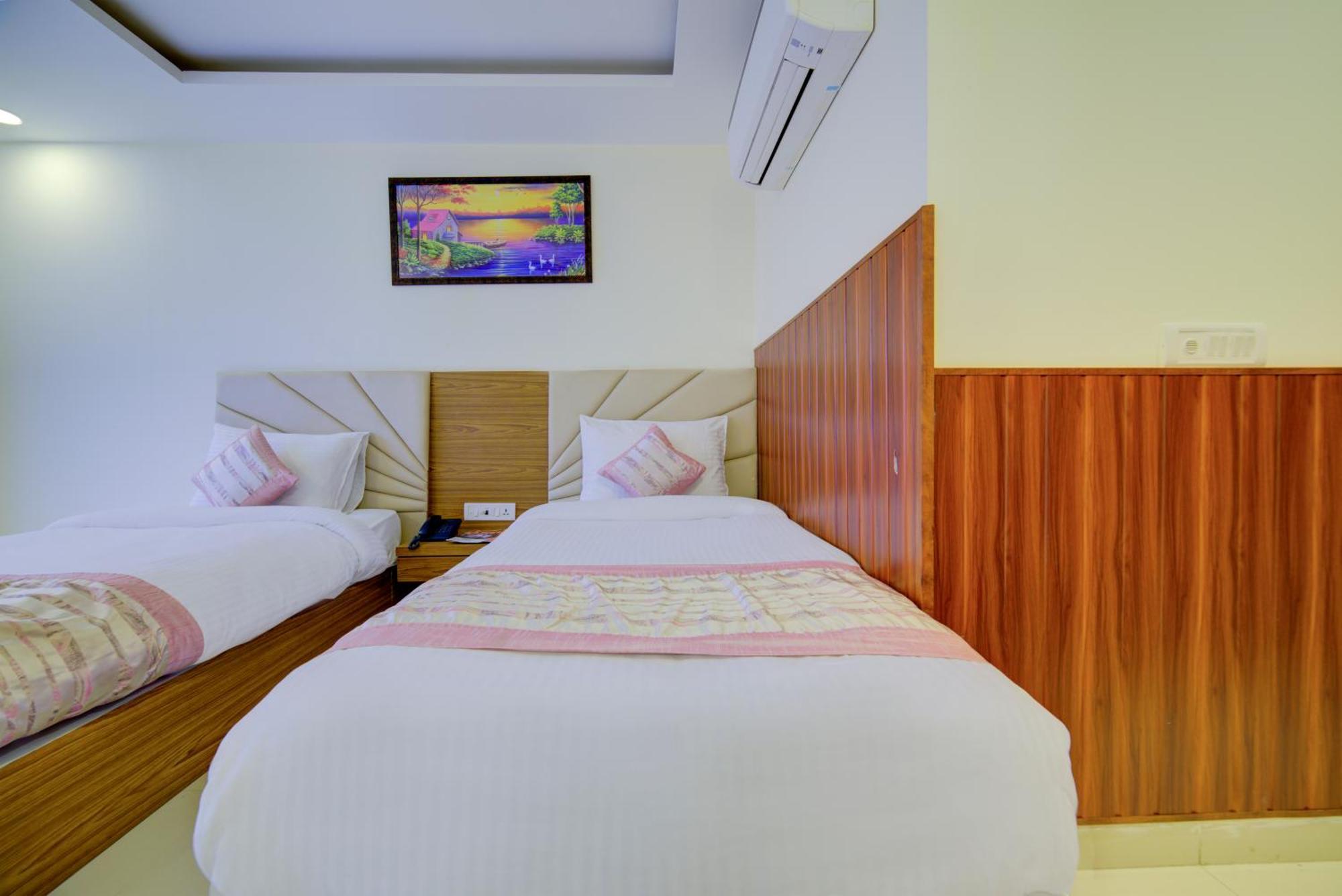Hotel Grand Suites By D'Capitol Near Delhi Airport Нью-Дели Экстерьер фото