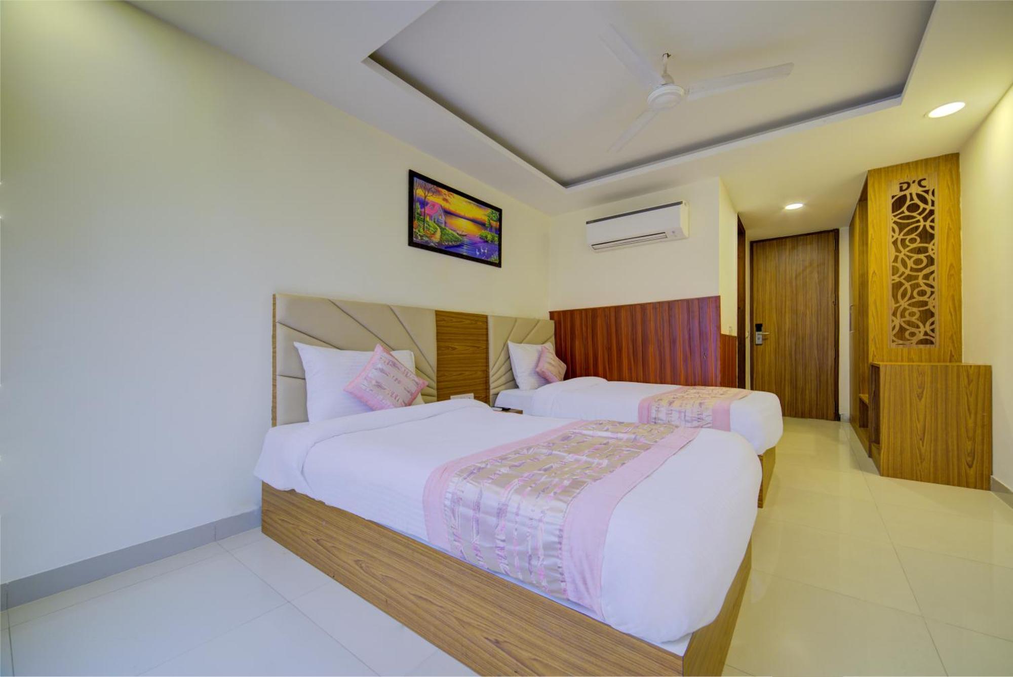 Hotel Grand Suites By D'Capitol Near Delhi Airport Нью-Дели Экстерьер фото