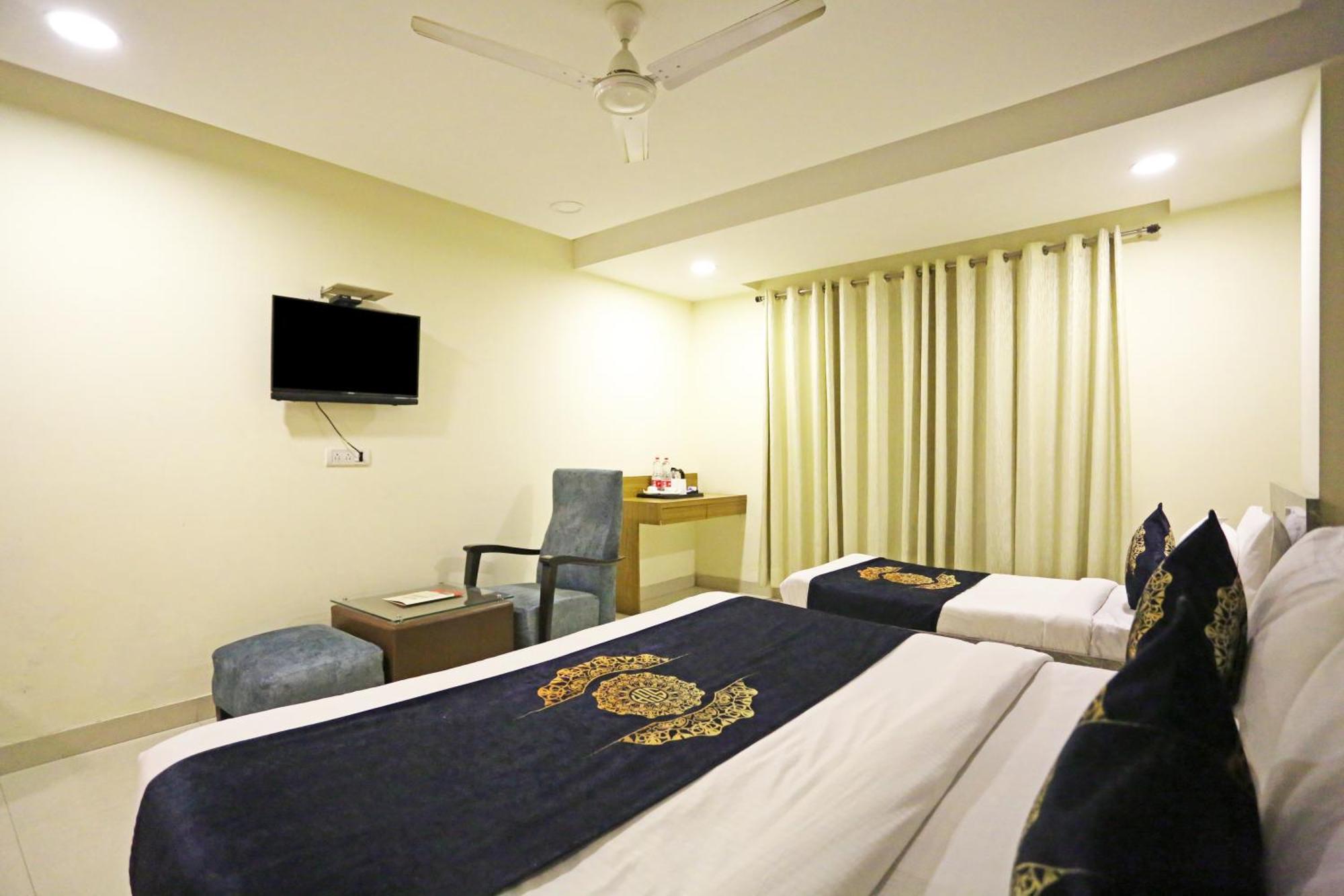 Hotel Grand Suites By D'Capitol Near Delhi Airport Нью-Дели Экстерьер фото