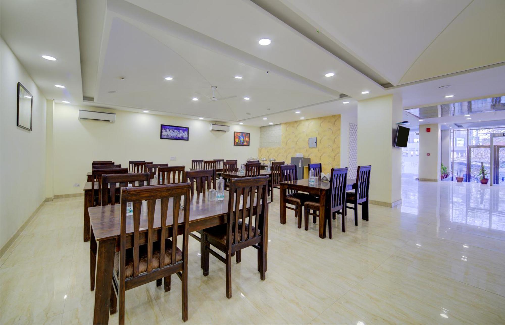 Hotel Grand Suites By D'Capitol Near Delhi Airport Нью-Дели Экстерьер фото