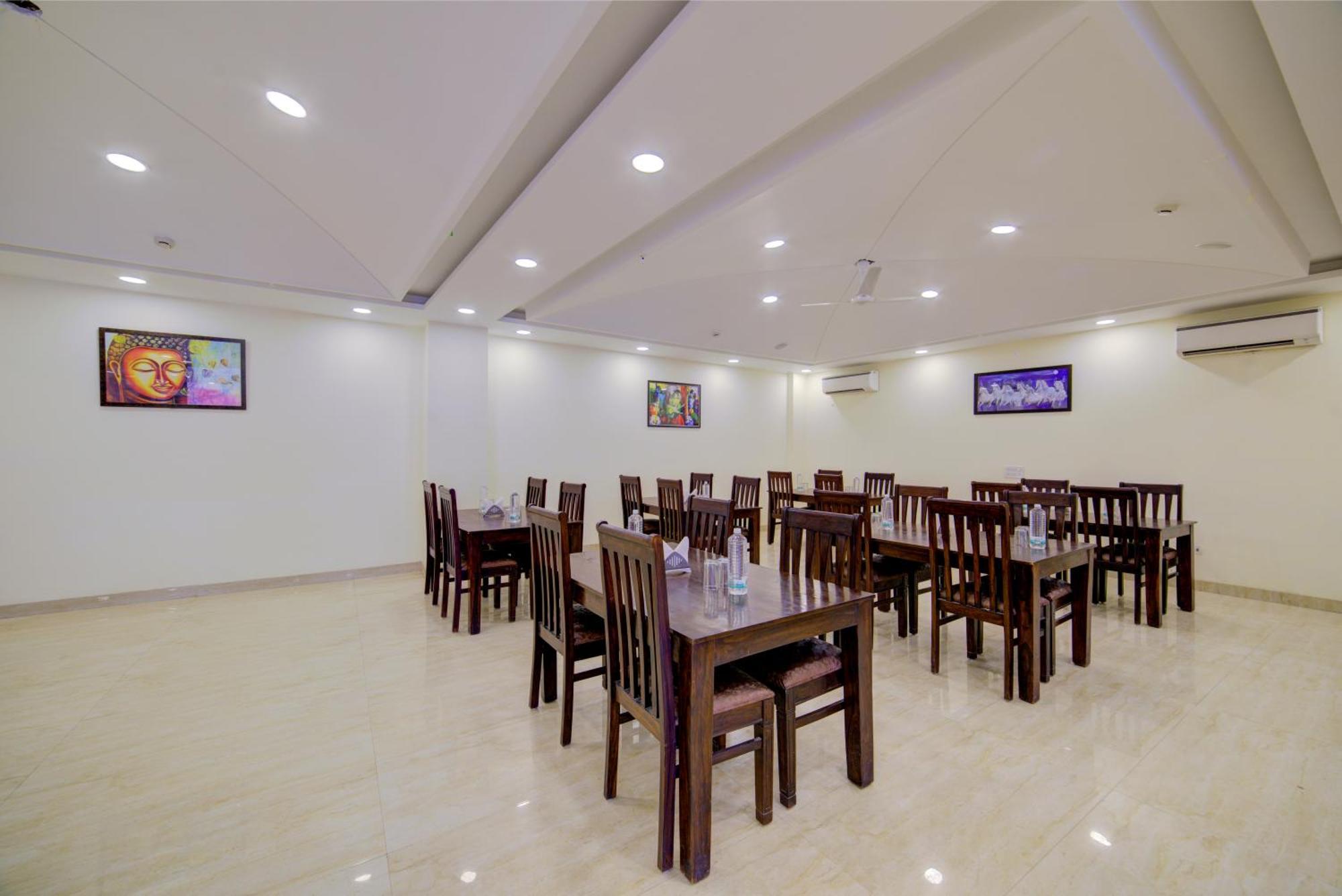 Hotel Grand Suites By D'Capitol Near Delhi Airport Нью-Дели Экстерьер фото