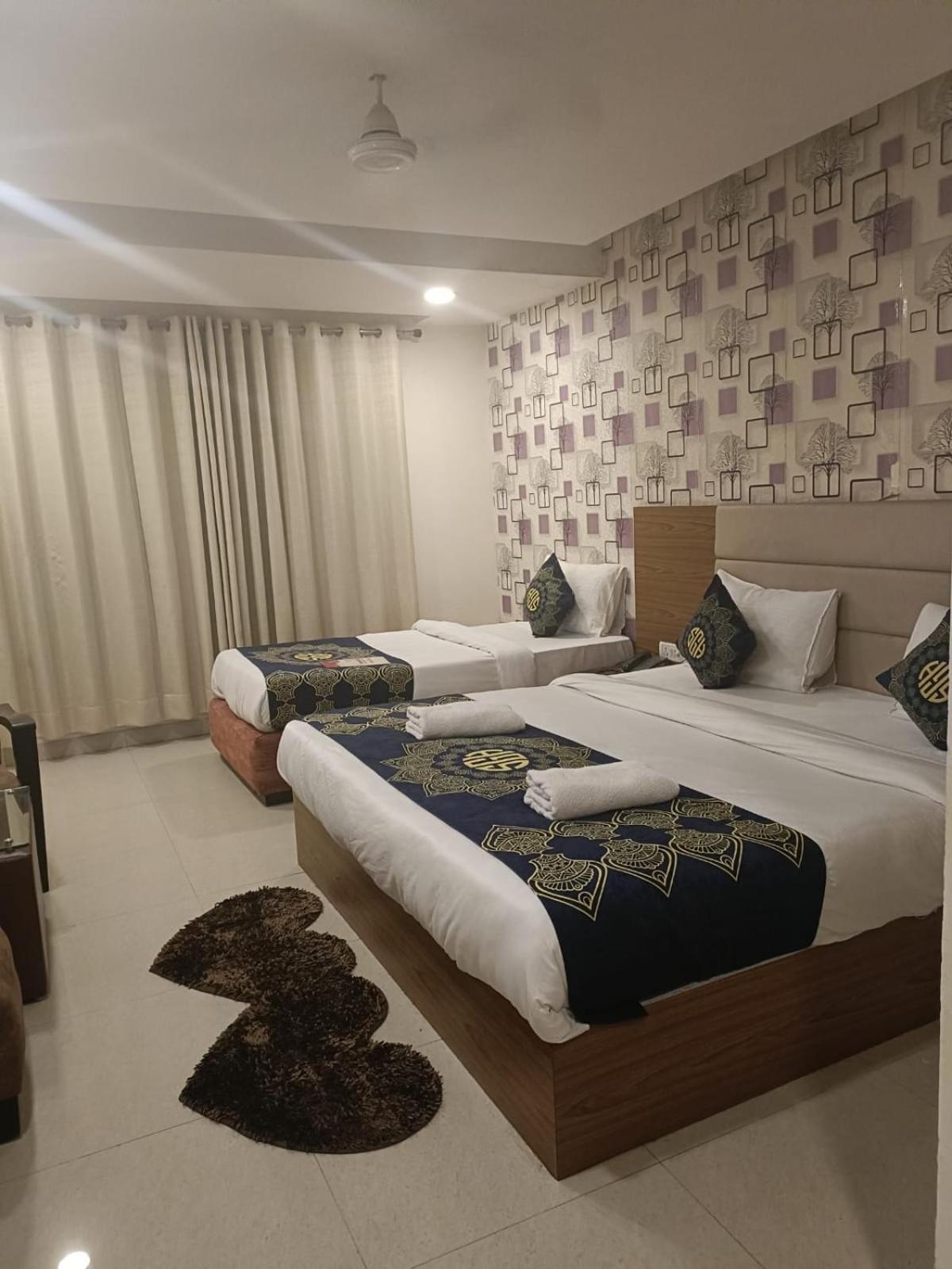 Hotel Grand Suites By D'Capitol Near Delhi Airport Нью-Дели Экстерьер фото