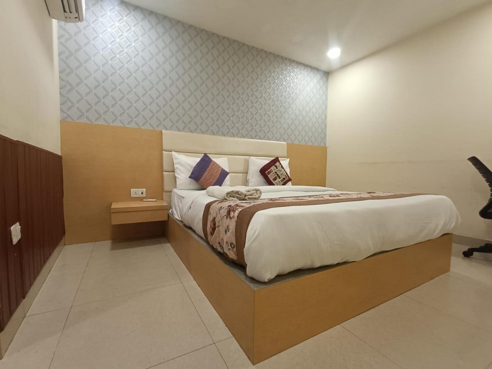 Hotel Grand Suites By D'Capitol Near Delhi Airport Нью-Дели Экстерьер фото