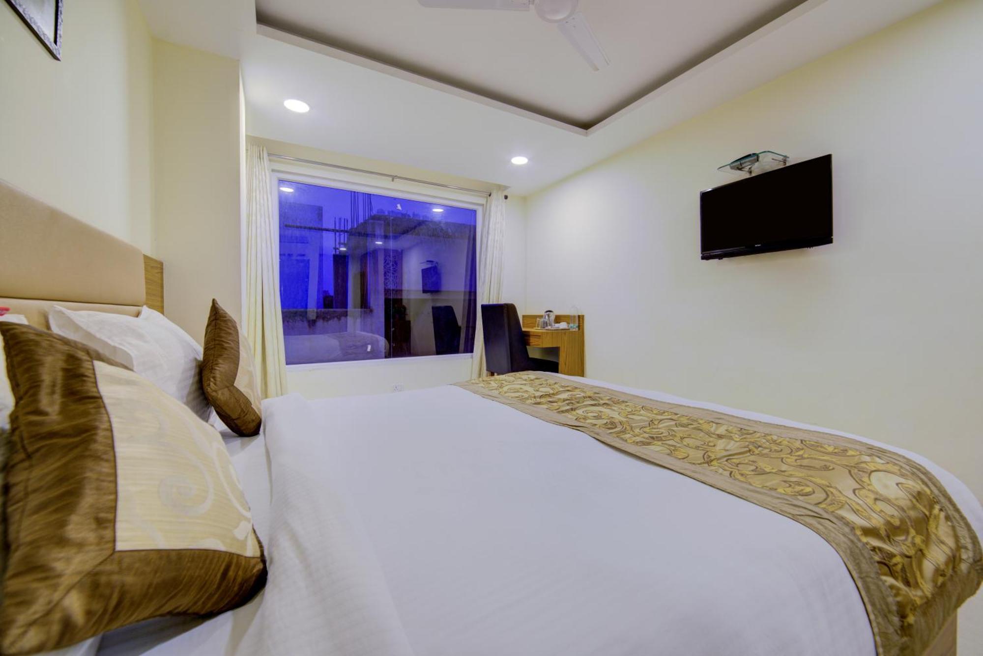 Hotel Grand Suites By D'Capitol Near Delhi Airport Нью-Дели Экстерьер фото