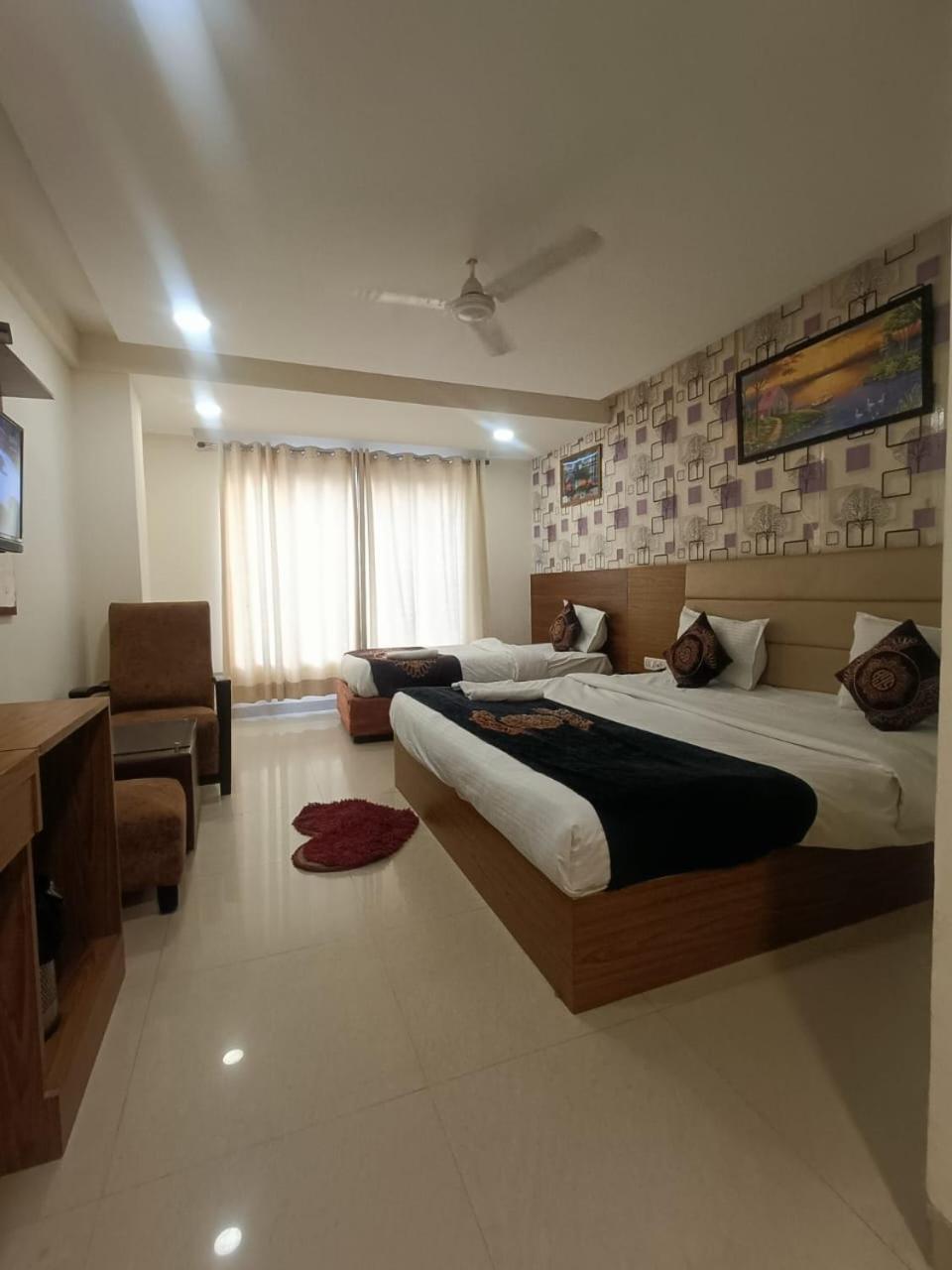 Hotel Grand Suites By D'Capitol Near Delhi Airport Нью-Дели Экстерьер фото