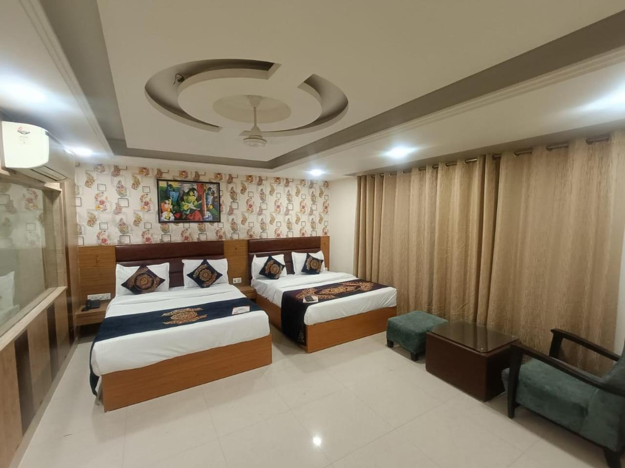 Hotel Grand Suites By D'Capitol Near Delhi Airport Нью-Дели Экстерьер фото