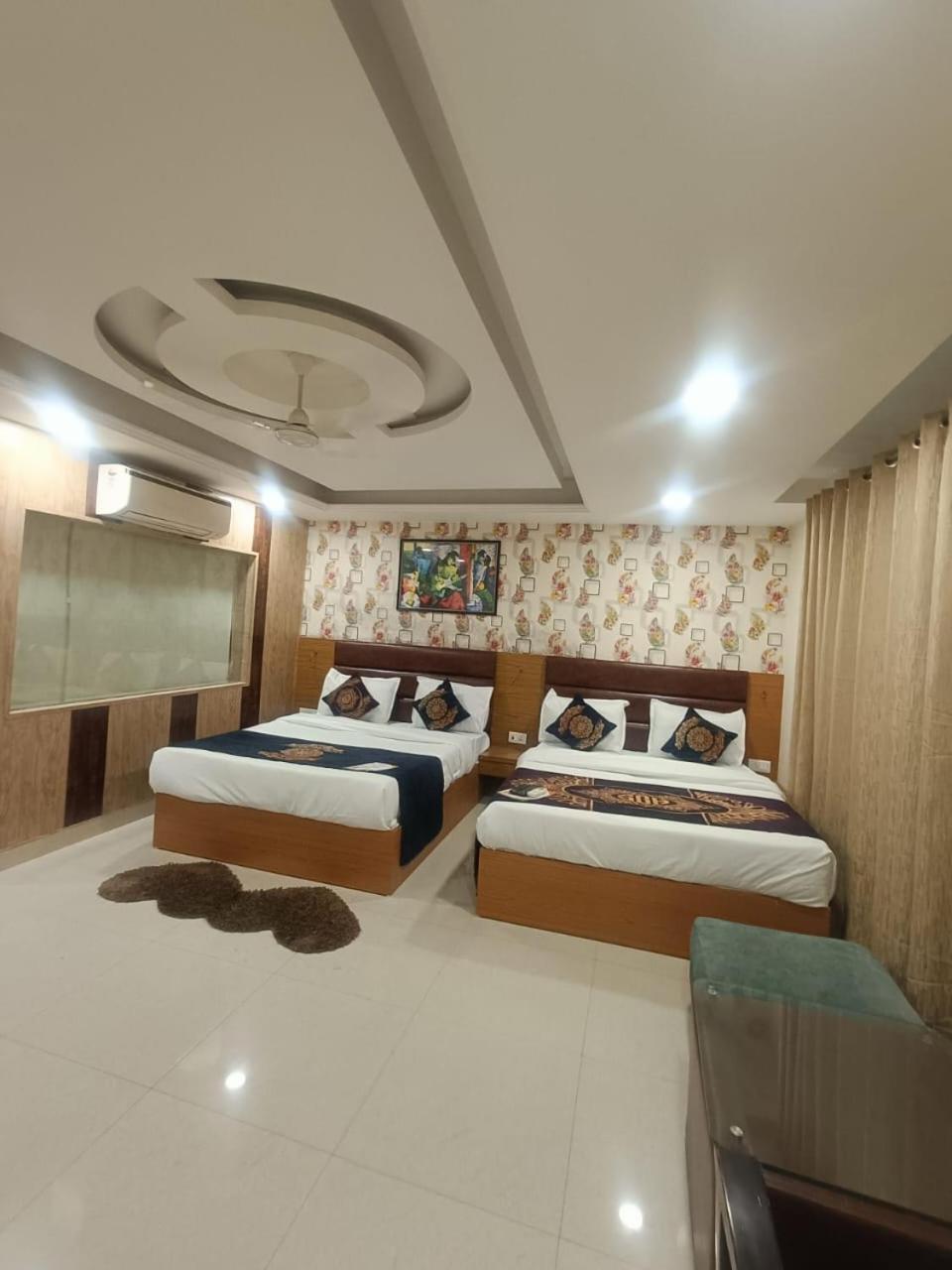 Hotel Grand Suites By D'Capitol Near Delhi Airport Нью-Дели Экстерьер фото